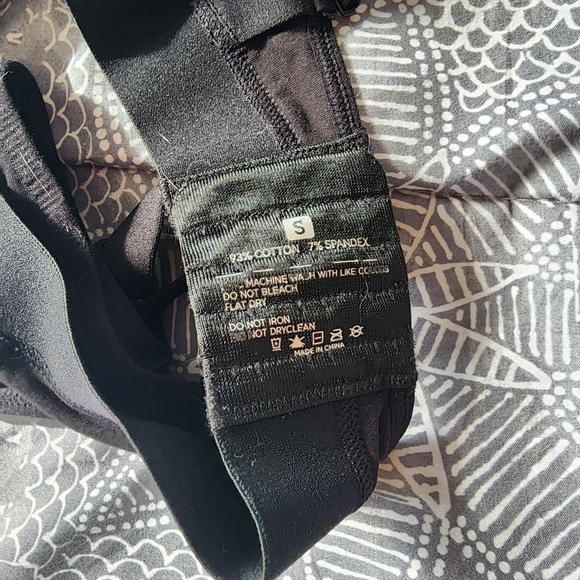 Momcozy Hands-Free Pumping Bra - Picture 5 of 7